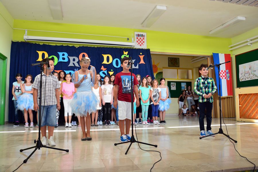 Prvi dan škole u OŠ Stanovi  ; foto Iva Perinčić