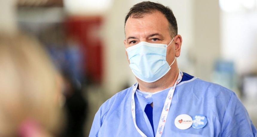 Ministar Beroš cijepio građane na Zagrebačkom velesajmu Ministar Beroš cijepio građane na Zagrebačkom velesajmu