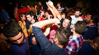 Odlična zabava u Noštromo i Vagabundo barovima na Viru