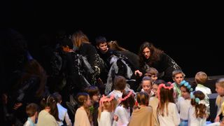 Premijera predstave “U sjeni” udruge “Igrajmo se” Premijera predstave “U sjeni” udruge “Igrajmo se”