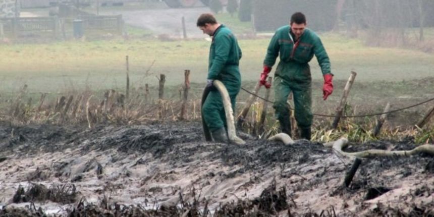 Puknuo naftovod, foto: Zlatko Putar (vecernji list) Puknuo naftovod, foto: Zlatko Putar (vecernji list)