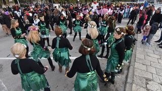 Karnevalska povorka krenula je s Branimirove obale prema Poluotoku. Photo: Dino Stanin/PIXSELL