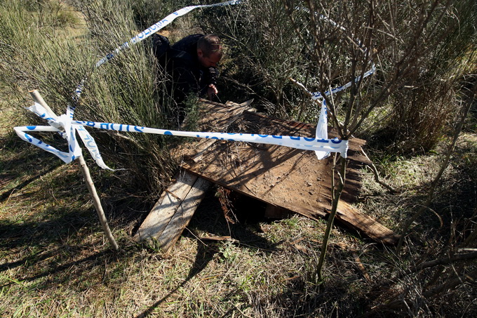 Zadar, 040313.
Naselje Bokanjac. Novi slucaj urusavanja tla. Nakon slucajeva u Lovranu, Drnisu i jos ranije ranije Medjimurju, policiji je prijavu da se otvorila zemlja u sirini i duljini vecoj od metra prijavio u subotu 39-godisnji Joso Marasovic iz Zadr