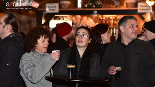 Tisuće Zadrana uživalo na krcatom Narodnom trgu i Tgu Petra Zoranića uz Tomislava Bralića i klapu Intrade Tisuće Zadrana uživalo na krcatom Narodnom trgu i Tgu Petra Zoranića uz Tomislava Bralića i klapu Intrade