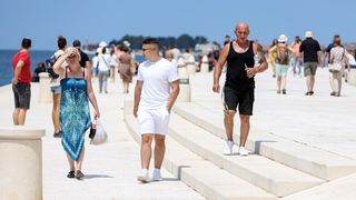 Sunčana nedjelja: Domaći i turisti na ulicama grada Sunčana nedjelja: Domaći i turisti na ulicama grada