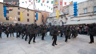 Zadarski karneval 2018: Povorka maškaranih skupina od Gradskih vrata preko Foruma do Narodnog trga Zadarski karneval 2018: Povorka maškaranih skupina od Gradskih vrata preko Foruma do Narodnog trga