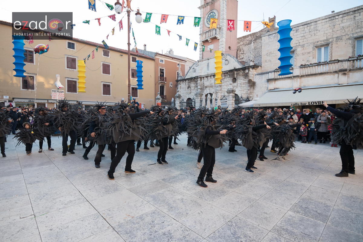 Zadarski karneval 2018: Povorka maškaranih skupina od Gradskih vrata preko Foruma do Narodnog trga Zadarski karneval 2018: Povorka maškaranih skupina od Gradskih vrata preko Foruma do Narodnog trga