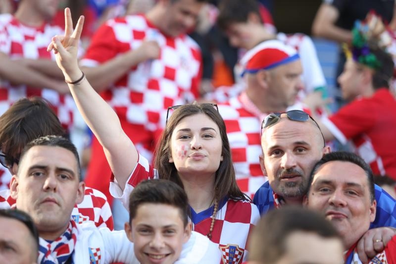 Hrvatski navijači okupirali Lens uoči utakmice s Portugalom, Photo: PIXSELL Hrvatski navijači okupirali Lens uoči utakmice s Portugalom, Photo: PIXSELL
