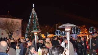 Vir: Druženje virske djece sa Svetim Nikolom Vir: Druženje virske djece sa Svetim Nikolom