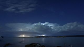Zadarsko područje tijekom noći pogodilo je jako grmljavinsko nevrijeme, koje jse kasnije nastavilo obilno kišom u jutarnjim satima. Photo: Borna Filić/PIXSELL Zadarsko područje tijekom noći pogodilo je jako grmljavinsko nevrijeme, koje jse kasnije nastavilo obilno kišom u jutarnjim satima. Photo: Borna Filić/PIXSELL