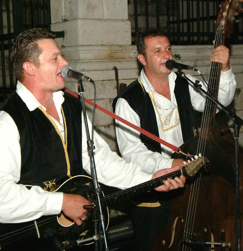 Pet Tambura na Narodnom trgu