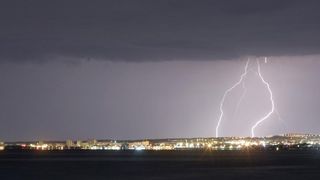 Zadarsko područje tijekom noći pogodilo je jako grmljavinsko nevrijeme, koje jse kasnije nastavilo obilno kišom u jutarnjim satima. Photo: Borna Filić/PIXSELL Zadarsko područje tijekom noći pogodilo je jako grmljavinsko nevrijeme, koje jse kasnije nastavilo obilno kišom u jutarnjim satima. Photo: Borna Filić/PIXSELL