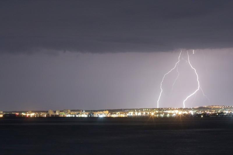 Zadarsko područje tijekom noći pogodilo je jako grmljavinsko nevrijeme, koje jse kasnije nastavilo obilno kišom u jutarnjim satima. Photo: Borna Filić/PIXSELL Zadarsko područje tijekom noći pogodilo je jako grmljavinsko nevrijeme, koje jse kasnije nastavilo obilno kišom u jutarnjim satima. Photo: Borna Filić/PIXSELL