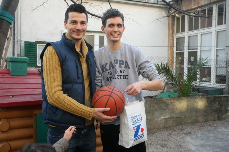 Košarkaši i djelatnici KK Zadar posjetili dječji vrtić Latica, Foto: Dino Stanin/PIXSELL Košarkaši i djelatnici KK Zadar posjetili dječji vrtić Latica, Foto: Dino Stanin/PIXSELL