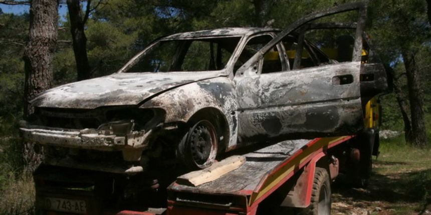 Spaljeni automobil u kojem je pronadjen nastradali Spaljeni automobil u kojem je pronadjen nastradali