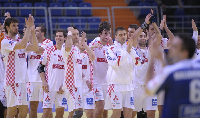 Vrsac, 160112.
Europsko prvenstvo u rukometu u Srbiji.
Prvo kolo, utakmica izmedju Hrvatske i Islanda.
Na slici: slavlje hrvatskih igraca.
Foto: Drazen Aleksic / CROPIX Vrsac, 160112.
Europsko prvenstvo u rukometu u Srbiji.
Prvo kolo, utakmica izmedju Hrvatske i Islanda.
Na slici: slavlje hrvatskih igraca.
Foto: Drazen Aleksic / CROPIX