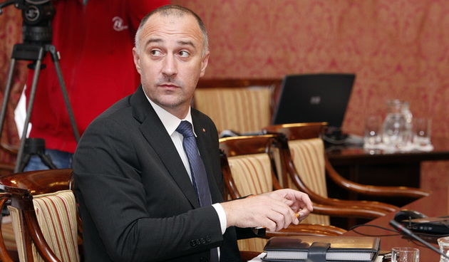 Zagreb, 121212.
Vlada.
Sjednica Vlade Republike Hrvatske.
Na fotografiji: Ivan Vrdoljak.
Foto: Davor Pongracic / CROPIX