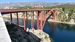 Skokom s Masleničkog mosta pilot kanadera počinio samoubojstvo