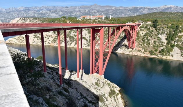 Skokom s Masleničkog mosta pilot kanadera počinio samoubojstvo