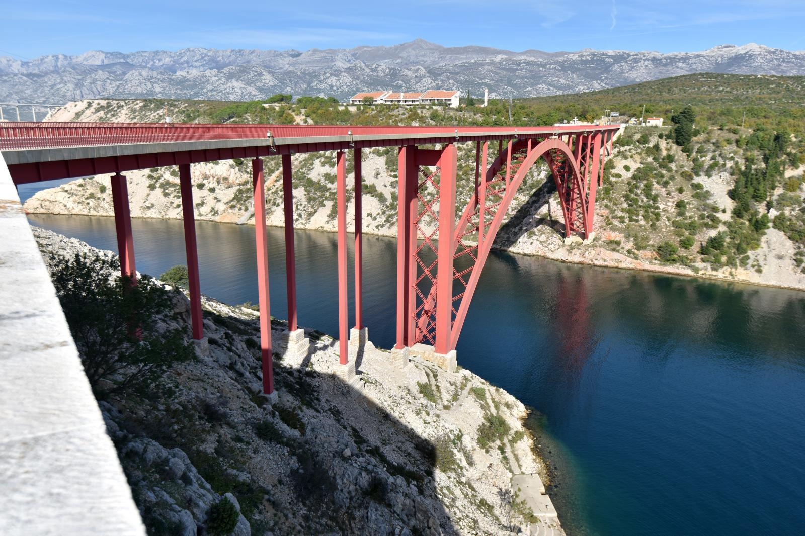 Skokom s Masleničkog mosta pilot kanadera počinio samoubojstvo