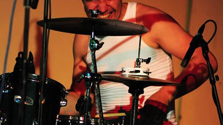 Zadar, 28.07.2011. snimio: Nenad Marčev
HIP HOP – JAZZ
SASKIA LAROO PROJECT (NL-USA-CRO- ITALY)
Saskia Laroo – trumpet, vocal
Warren Byrd – keyboards, vocal
MC Stewlocks Andy Ninvalle – rap, vocal
Daniel Guelli – bass guitar
Sin Banović – dr Zadar, 28.07.2011. snimio: Nenad Marčev
HIP HOP – JAZZ
SASKIA LAROO PROJECT (NL-USA-CRO- ITALY)
Saskia Laroo – trumpet, vocal
Warren Byrd – keyboards, vocal
MC Stewlocks Andy Ninvalle – rap, vocal
Daniel Guelli – bass guitar
Sin Banović – dr