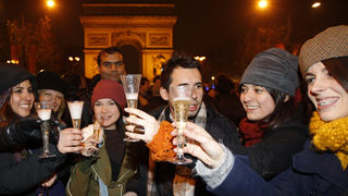 Docek Nove godine u Parizu (Foto: Reuters)