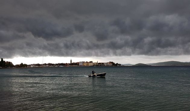 Ciklona Branka donijela crne i prijeteće oblake nad Zadar. Foto: Mladen Malik