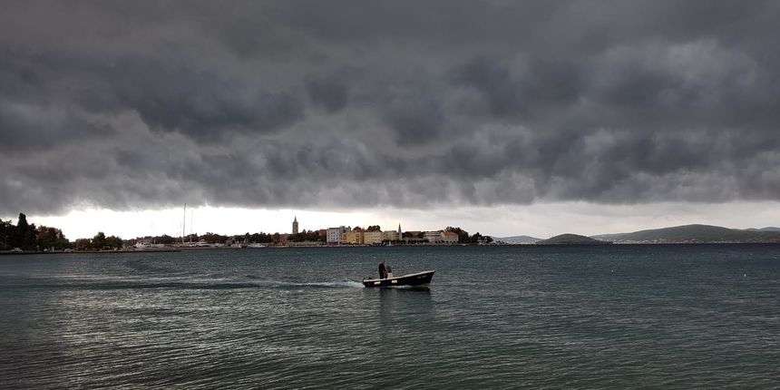 Ciklona Branka donijela crne i prijeteće oblake nad Zadar. Foto: Mladen Malik Ciklona Branka donijela crne i prijeteće oblake nad Zadar. Foto: Mladen Malik