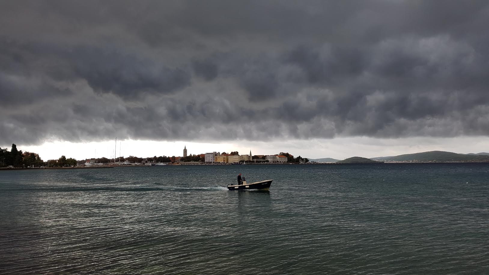 Ciklona Branka donijela crne i prijeteće oblake nad Zadar. Foto: Mladen Malik Ciklona Branka donijela crne i prijeteće oblake nad Zadar. Foto: Mladen Malik