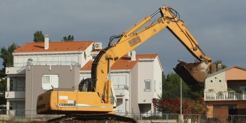 U ulici Ive Masine (Mjesni odbor Crvene kuce) gradonacelnik Bozidar Kalmeta sa suradnicima polozio je kamen temeljac. Time je svecano obiljezeni pocetak gradnje socijalnih stanova po modelu programa POS. Photo: Dino Stanin/PIXSELL
