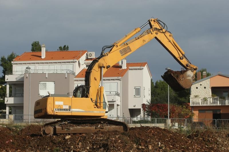 U ulici Ive Masine (Mjesni odbor Crvene kuce) gradonacelnik Bozidar Kalmeta sa suradnicima polozio je kamen temeljac. Time je svecano obiljezeni pocetak gradnje socijalnih stanova po modelu programa POS. Photo: Dino Stanin/PIXSELL