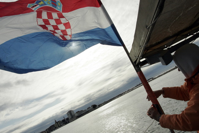 Umag, Savudrija, 071109.
Ribarski konvoj organiziran zbog protivljenja arbitraznom sporazumu sa slovenijom smatrajuci da bi njegovom primjenom Hrvatska mogla ostati bez dijela svog teritorijalnog mora juznije od crte sredine Savudrijske vale. Prosvjedoval Umag, Savudrija, 071109.
Ribarski konvoj organiziran zbog protivljenja arbitraznom sporazumu sa slovenijom smatrajuci da bi njegovom primjenom Hrvatska mogla ostati bez dijela svog teritorijalnog mora juznije od crte sredine Savudrijske vale. Prosvjedoval