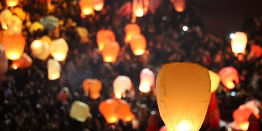 Na tržnici Dolac održan je peti performans Kapulica & Lampioni.  Foto: PIXSELL