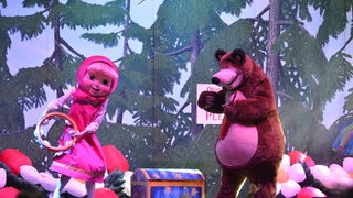 Predstava “Maša i Medvjed” moskovskog Dječjeg kazališta oduševila zadarske mališane Predstava “Maša i Medvjed” moskovskog Dječjeg kazališta oduševila zadarske mališane