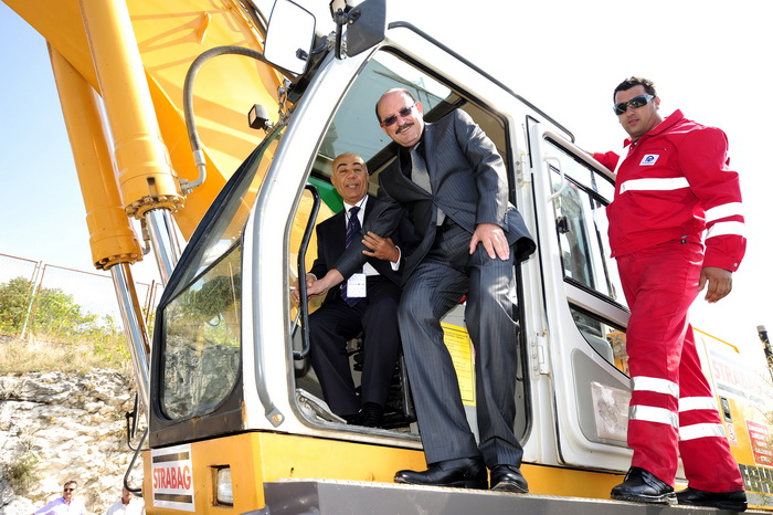 Sibenik ,160910.
Marina Mandalina
Treci Adriatic Boat Show otvoren i traje 4 dana u kojem ce posjetitelji imati priliku vidjeti preko 150 plovila i preko 175 standova sa ponudom svega vezanog more i brodove
na slici Goran Prgin NCP i Hunsnu Akhan presjedn