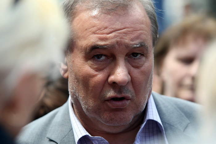 Zadar, 080513.
Gazenica. Prosvjed radnica Adrie u Gazenici koje traze 9 neisplacenih placa ili otpremnine.
Na fotografiji Sime Oreskovic glavni sindikalni povjerenik PP Div-a.
Foto: Jure Miskovic / CROPIX Zadar, 080513.
Gazenica. Prosvjed radnica Adrie u Gazenici koje traze 9 neisplacenih placa ili otpremnine.
Na fotografiji Sime Oreskovic glavni sindikalni povjerenik PP Div-a.
Foto: Jure Miskovic / CROPIX