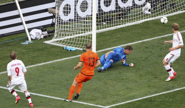 Denmark’s Michael Krohn-Dehli, left, scores during the Euro 2012 soccer championship Group B match between the Netherlands and Denmark in Kharkiv , Ukraine, Saturday, June 9, 2012. (AP Photo/Michael Probst)