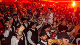 Veličanstven doček četvorice zadarskih Vatrenih od Gradskog mosta do Foruma