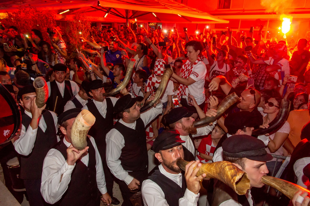 Veličanstven doček četvorice zadarskih Vatrenih od Gradskog mosta do Foruma