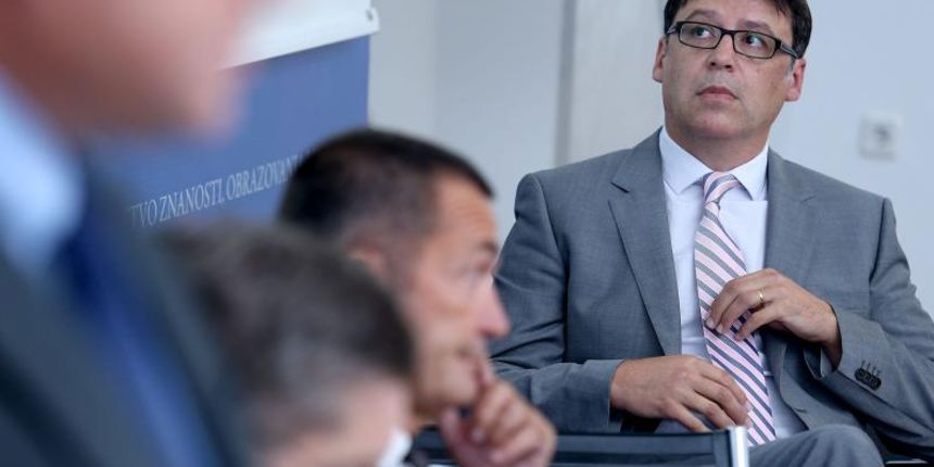 28.08.2013., Zagreb – Ministar Zeljko Jovanovic i suradnici predstavili su na konferenciji za medije Plan i program Zdravstvenog odgoja, rezultate javne rasprave i Prirucnike za Zdravstveni odgoj za osnovne i srednje skole. Ministar znanosti, obrazovanj