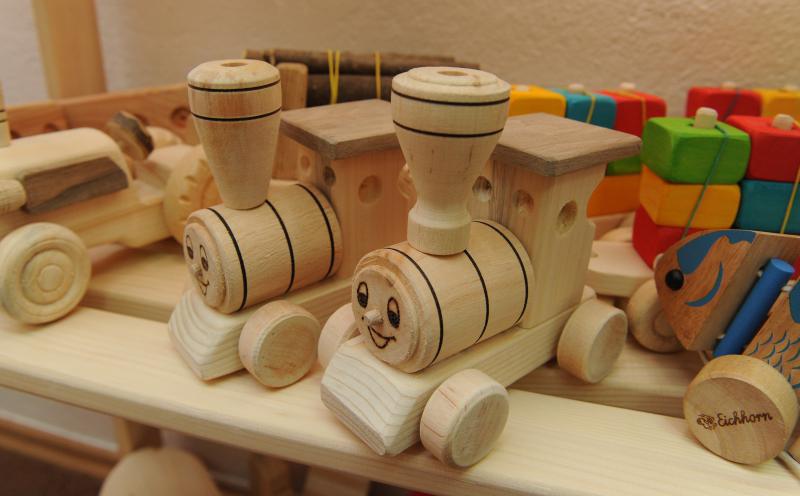 05.02.2014., Knin – Po prvi puta je u gradu otvorena je besplatna knjiznica djecjih igracaka. Projekt su osmislile clanice Ekoudruga Krka-Knin na celu sa Ingom Kukolj i Marijom Ujakovic. Jedini uvjet za uclanjenje u knjiznicu je da djeca donesu neku svo