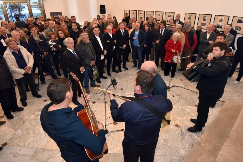 U Gradskoj loži otvorena izložba fotografija posvećena “zlatnoj kopački” – Josipu Skoblaru. Foto: Dino Stann/PIXSELL
