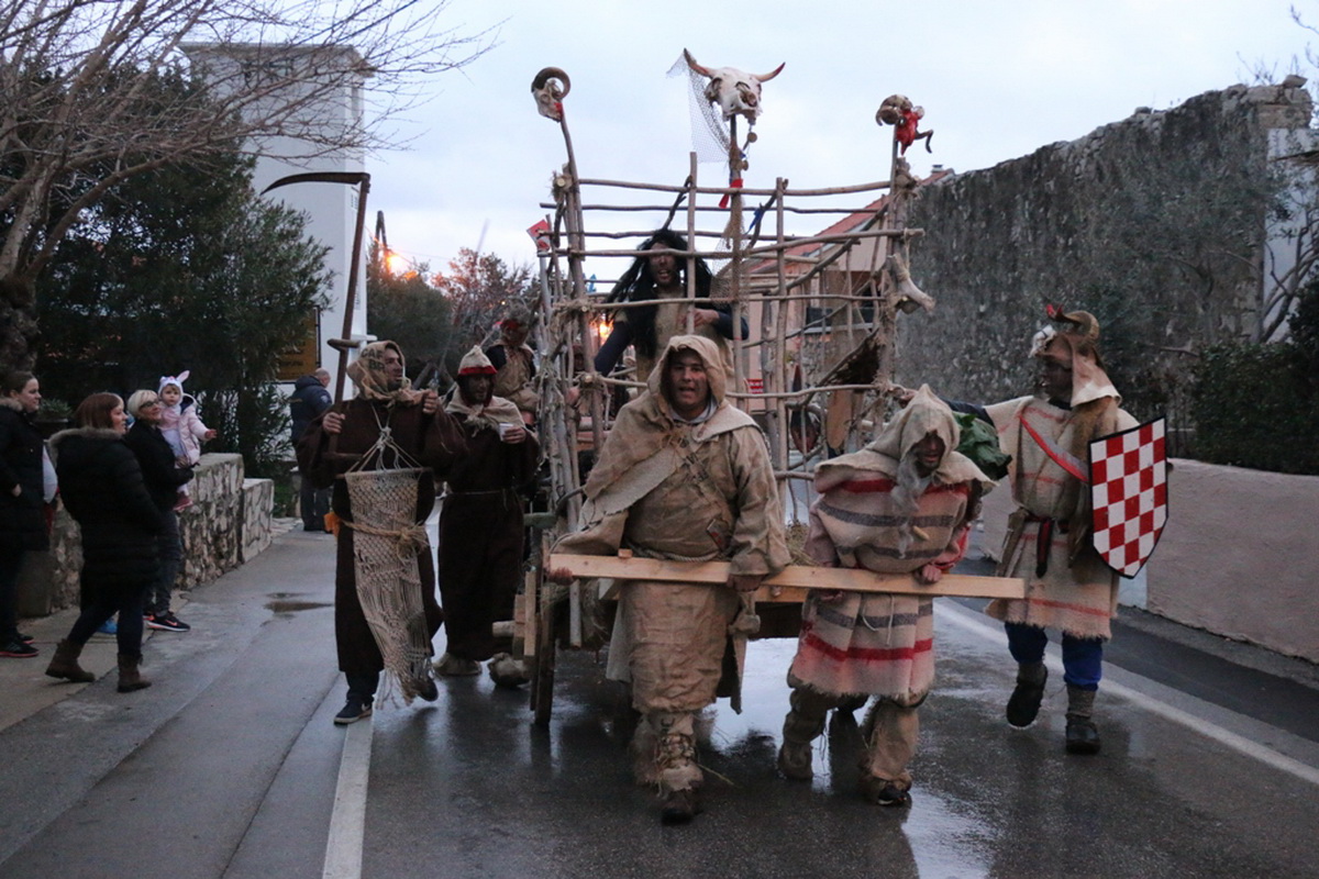 Virske maškare 2018: Defile maškaranih skupina i fešta uz “Koktelse”