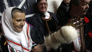 Nadin, 020110.
Etno glazbena manifestacija pod nazivom Cvitarijada odrzana je veceras u selu Nadin kraj Zadra. Cvitarijada je natjecanje u sviranju usne harmonike.
Foto: Jure Miskovic / CROPIX Nadin, 020110.
Etno glazbena manifestacija pod nazivom Cvitarijada odrzana je veceras u selu Nadin kraj Zadra. Cvitarijada je natjecanje u sviranju usne harmonike.
Foto: Jure Miskovic / CROPIX