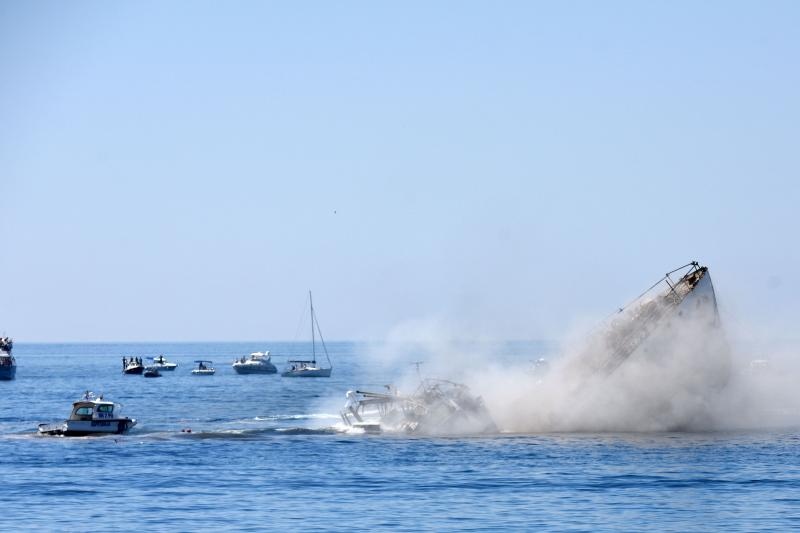 Premantura: Admiralski brod Vis potopljen kako bi postao ronilačka atrakcija. Photo: Duško Marušić/PIXSELL