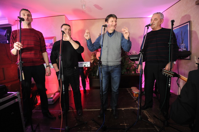 Zadar, 280213.
Poznati restoran Niko na zadarskoj Puntamici je veceras uz bogatu veceru i pjesmu brojnih izvodjaca sa svojim prijateljima i cestim gostima proslavio 50 godina od otvorenja. Na veceri su se pojavili brojni kumovi restorana kroz godine poput