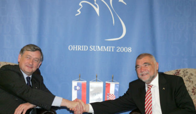 Makedonija, Ohrid, 02.05.2008, 02. Maj 2008

Predsednik RS Danilo Tuerk na 15. srecanju predsednikov Srednjeevropskih drzav na Ohridu. Bilateralno srecanje s predsednikom Republike Hrvaske Stjepanom Mesicem

Foto: Tina Kosec/Bobo