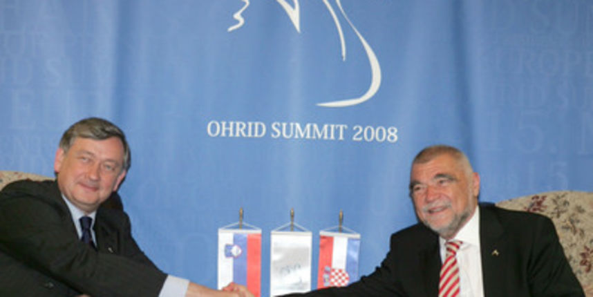 Makedonija, Ohrid, 02.05.2008, 02. Maj 2008
Predsednik RS Danilo Tuerk na 15. srecanju predsednikov Srednjeevropskih drzav na Ohridu. Bilateralno srecanje s predsednikom Republike Hrvaske Stjepanom Mesicem
Foto: Tina Kosec/Bobo Makedonija, Ohrid, 02.05.2008, 02. Maj 2008
Predsednik RS Danilo Tuerk na 15. srecanju predsednikov Srednjeevropskih drzav na Ohridu. Bilateralno srecanje s predsednikom Republike Hrvaske Stjepanom Mesicem
Foto: Tina Kosec/Bobo