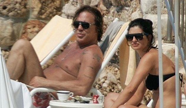 Mickey Rourke na kupanju s nepoznatom djevojkom (foto:  Branimir Kvartuć/CROPIX)