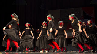 Plesna čestitka Zadarskog plesnog ansambla, Foto: Leo Banić Plesna čestitka Zadarskog plesnog ansambla, Foto: Leo Banić